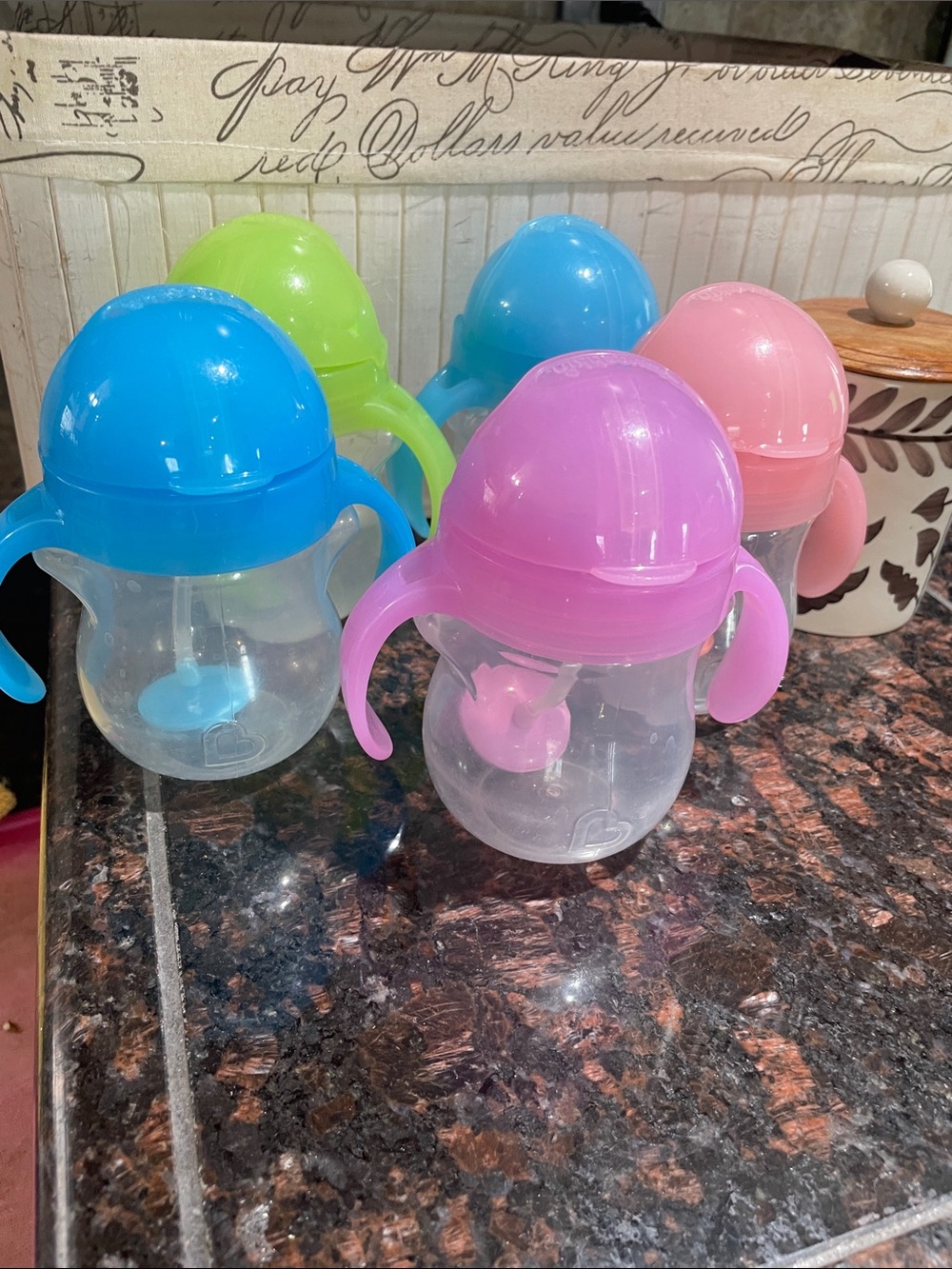 Munchkin bundle of 5 -any angle sippy cups